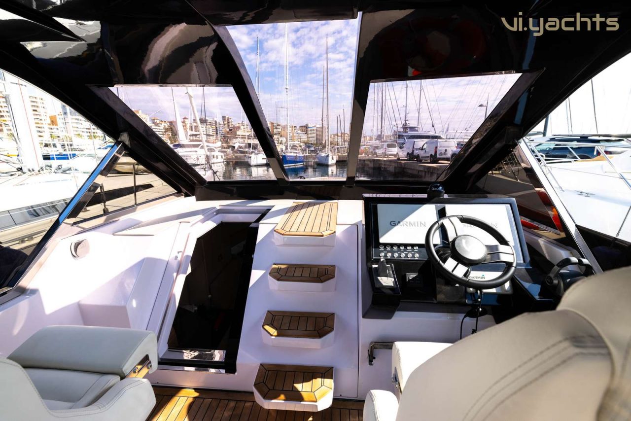 Vi-q4-yate a motor ideal para alquiler y uso privado-14.jpg Vi-q4-yate a motor ideal para alquiler y uso privado-14.jpg