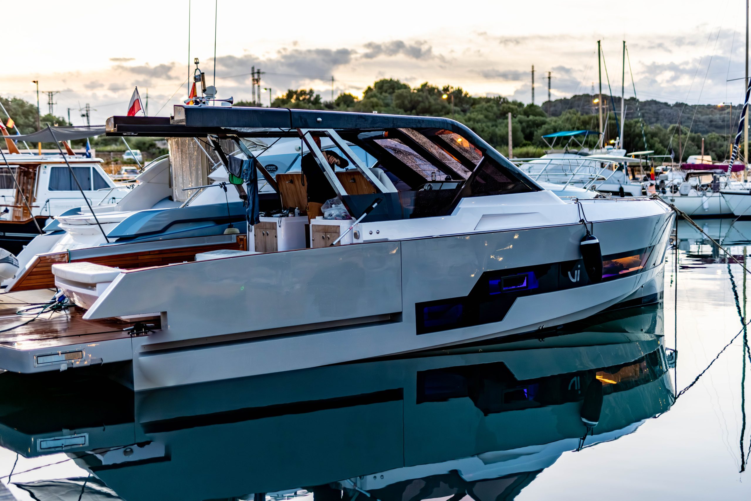yacht-vi-q4-moto-boat-for-sale-custome-made-for-private-use-and-charter-184 https://rentaboat.club/wp-content/uploads/2025/06/yacht-vi-q4-moto-boat-for-sale-custome-made-for-private-use-and-charter-184-scaled.jpg
