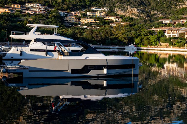 yacht-vi-q4-moto-boat-for-sale-custome-made-for-private-use-and-charter-97 yacht-vi-q4-moto-boat-for-sale-custome-made-for-private-use-and-charter-97
