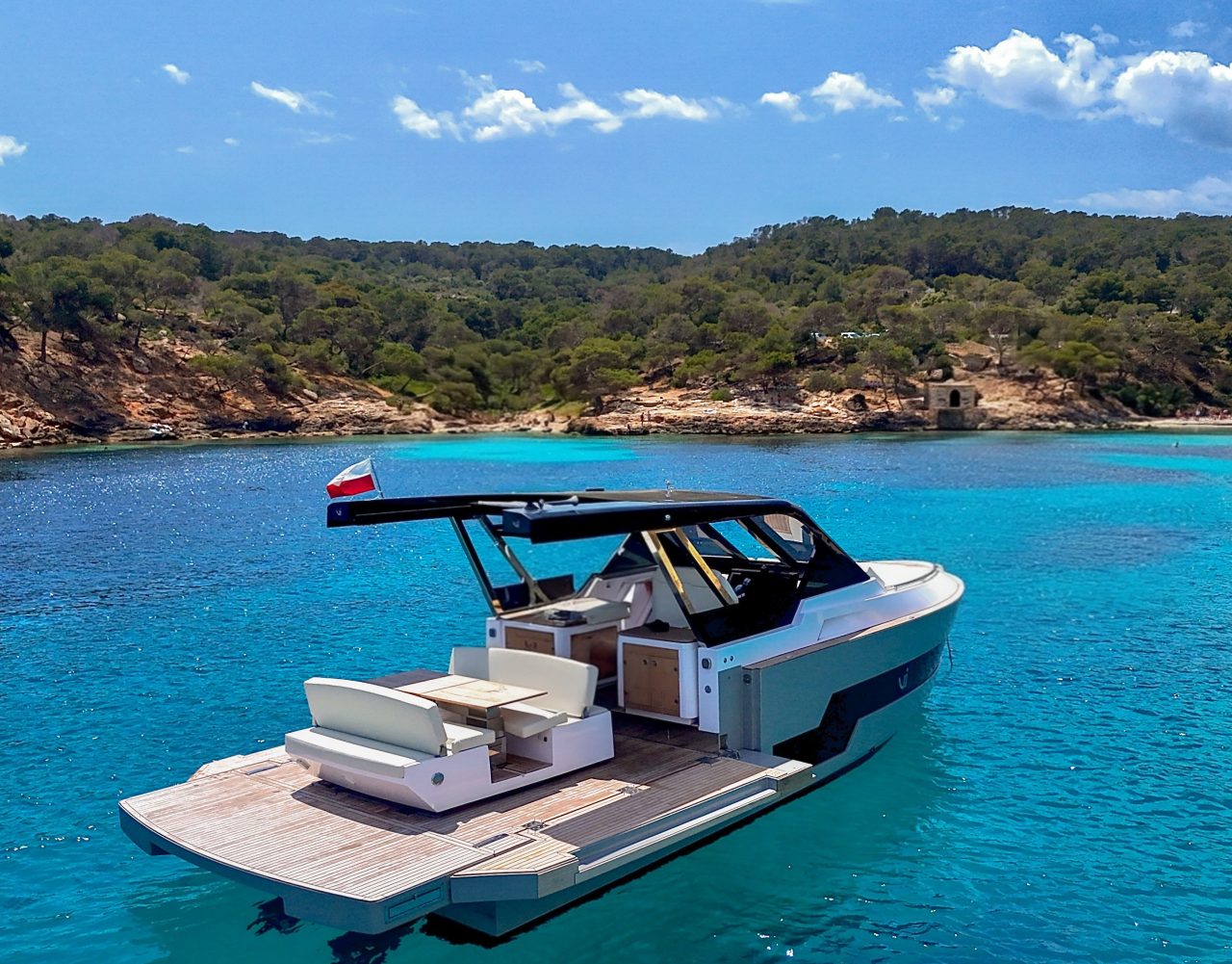 Vi Q4 – Premium Day Charter Yacht in Palma de Mallorca Vi Q4 – Premium Day Charter Yacht in Palma de Mallorca