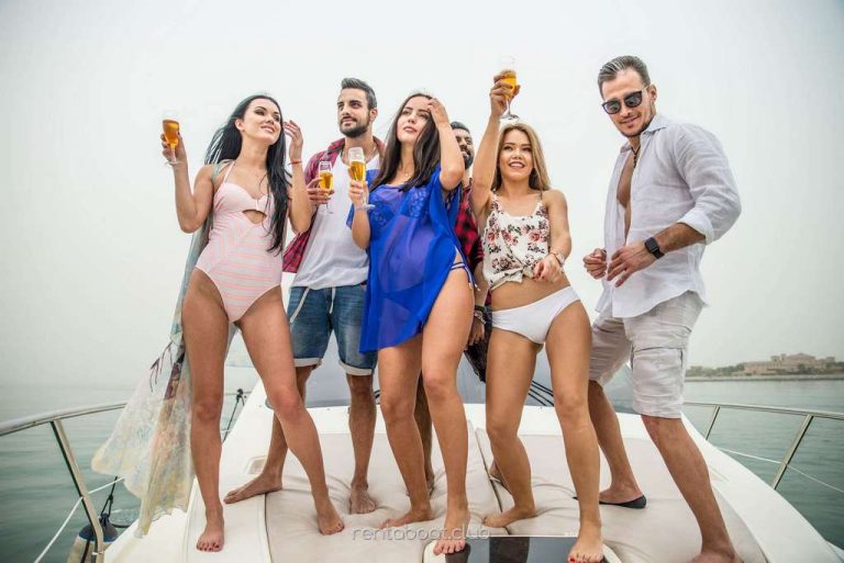 people-celebrating-on-a-yacht-Vi-Charter-Mallorca-book-today people-celebrating-on-a-yacht-Vi-Charter-Mallorca-book-today