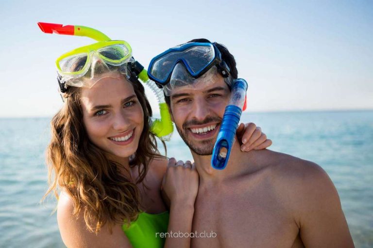 portrait-of-smiling-young-couple-wearing-scuba-mas-Vi-Charter-Mallorca-book-today portrait-of-smiling-young-couple-wearing-scuba-mas-Vi-Charter-Mallorca-book-today