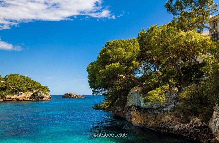 scenic-view-of-the-mallorca-shoreline-with-crystal-Vi-Charter-Mallorca-book-today scenic-view-of-the-mallorca-shoreline-with-crystal-Vi-Charter-Mallorca-book-today