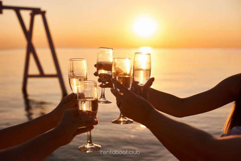 women-drinking-champagne-at-bachelorette-party-on-Vi-Charter-Mallorca-book-today women-drinking-champagne-at-bachelorette-party-on-Vi-Charter-Mallorca-book-today