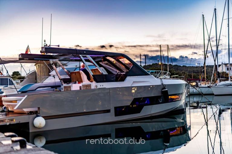 yacht-vi-q4-moto-boat-for-sale-custome-made-for-private-use-and-charter-195 yacht-vi-q4-moto-boat-for-sale-custome-made-for-private-use-and-charter-195