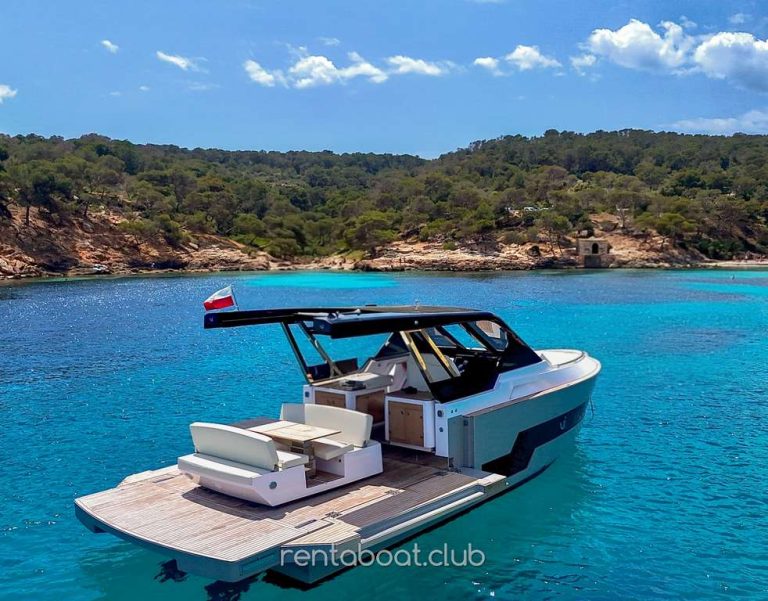 yacht-vi-q4-moto-boat-for-sale-custome-made-for-private-use-and-charter-mallorca-15(1)(1)(1) yacht-vi-q4-moto-boat-for-sale-custome-made-for-private-use-and-charter-mallorca-15(1)(1)(1)